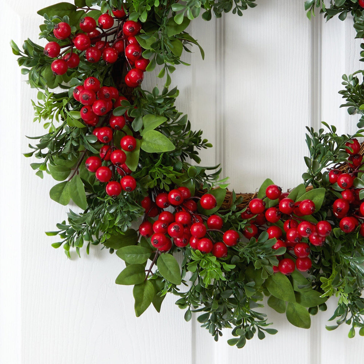 24” Berry Boxwood Wreath-Wreath-Parc Decor