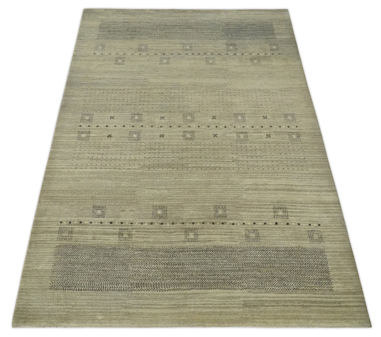 5x7 Beige and Gray Wool Hand Knotted Southwestern Gabbeh Rug