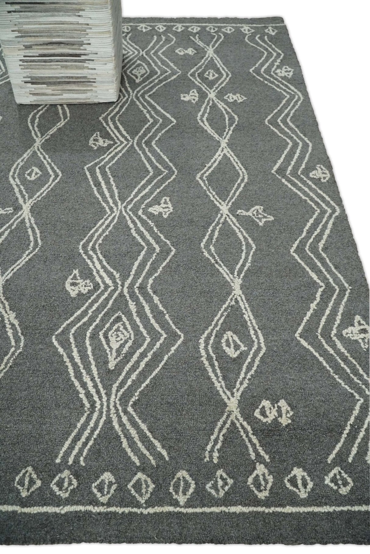 5x8 Gray and White Tribal Hand Hooked Textured Loop Area Rug | TRIB1-Area Rug-Parc Decor