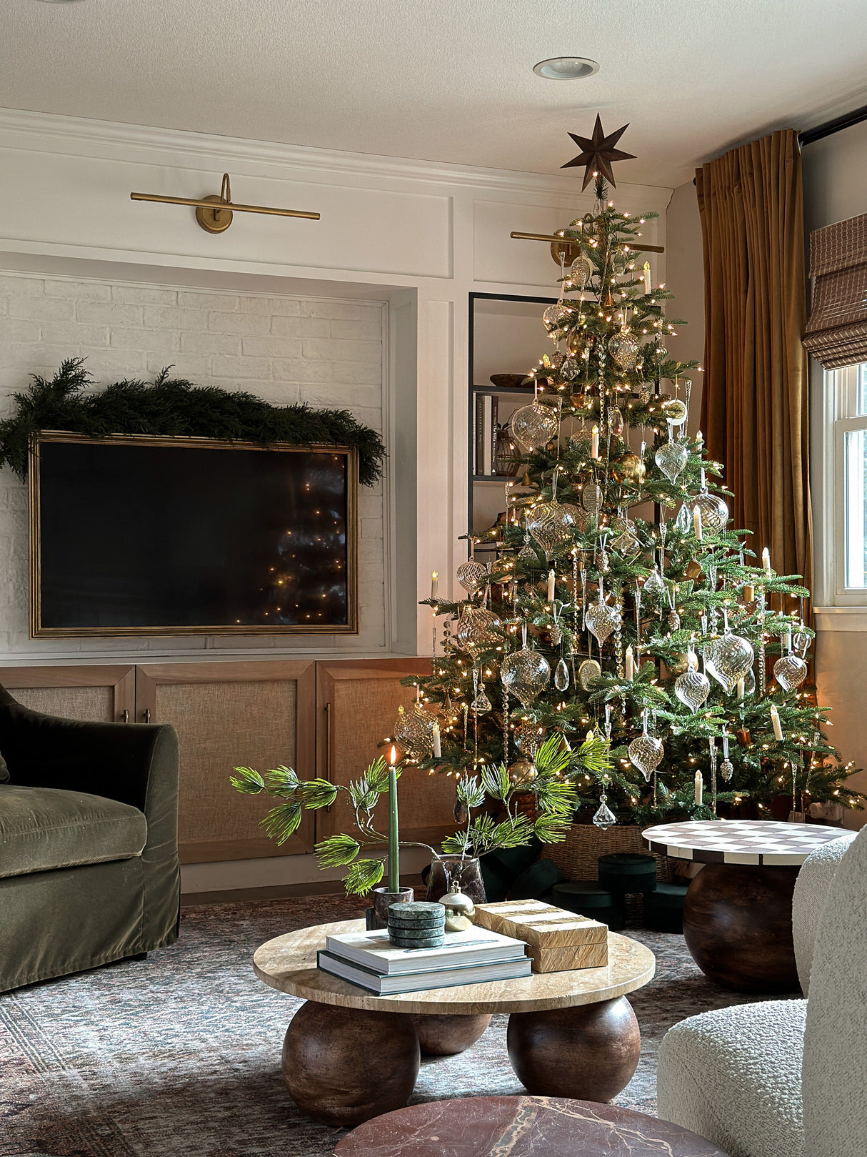 8’ Layered Washington Spruce Christmas Tree with 650 Clear Lights and 1561 Bendable Branches-Christmas Tree-Parc Decor