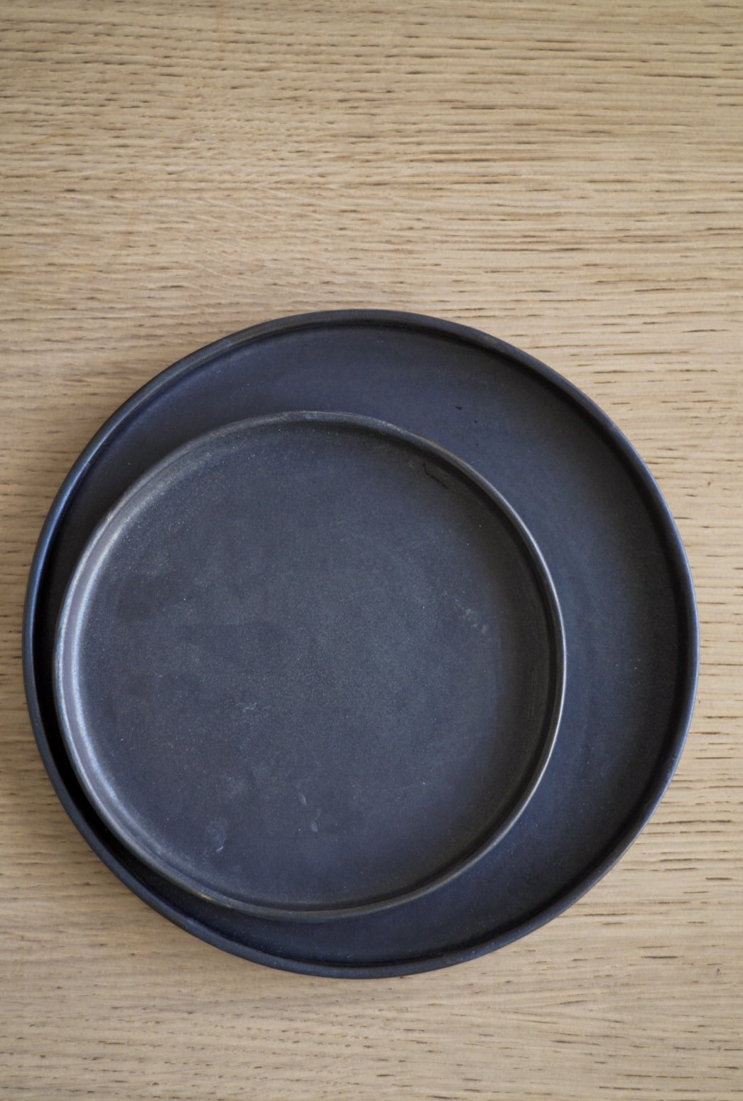 Black Matte Stoneware Dinner Plate-Parc Decor