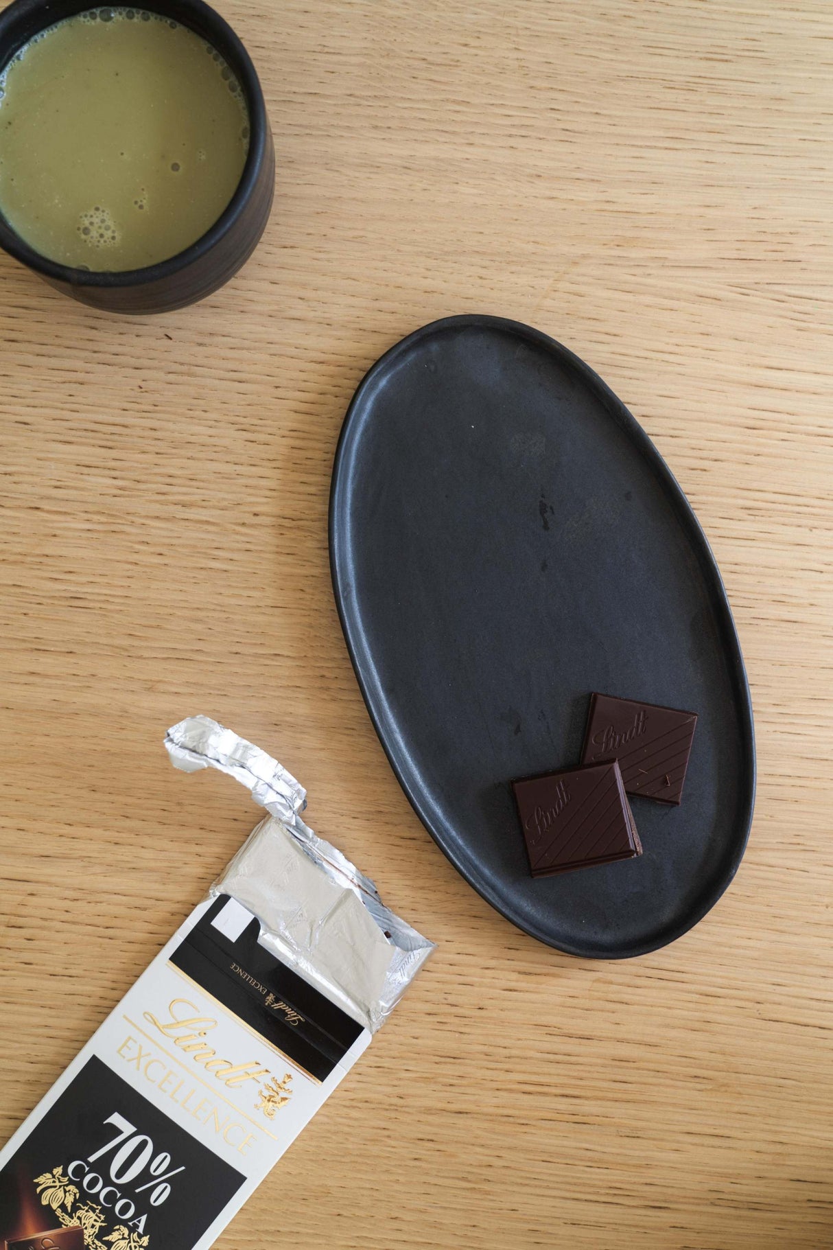 Black Matte Stoneware Oval Serving Platter-Parc Decor