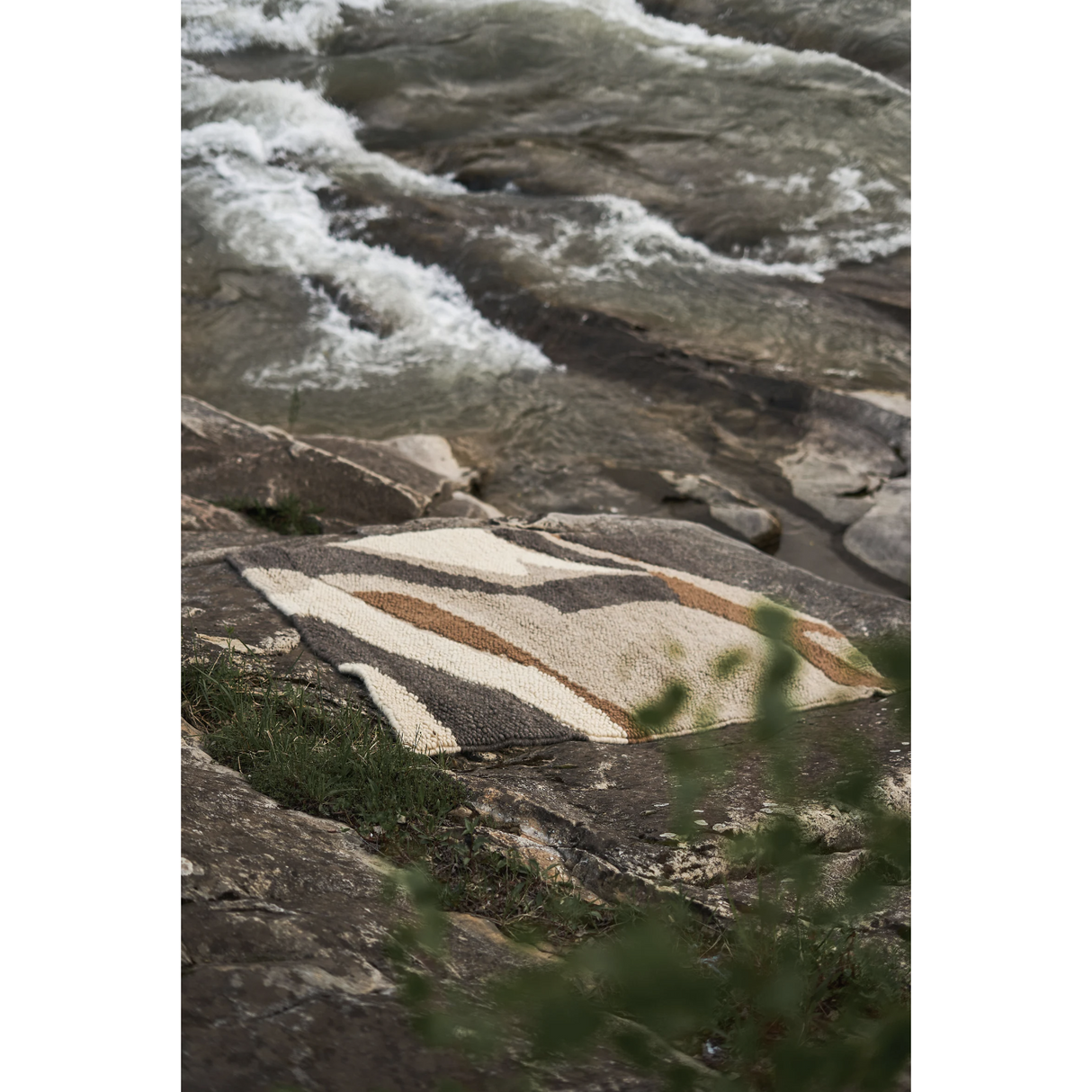 Hand Woven Area Rug "Stone"