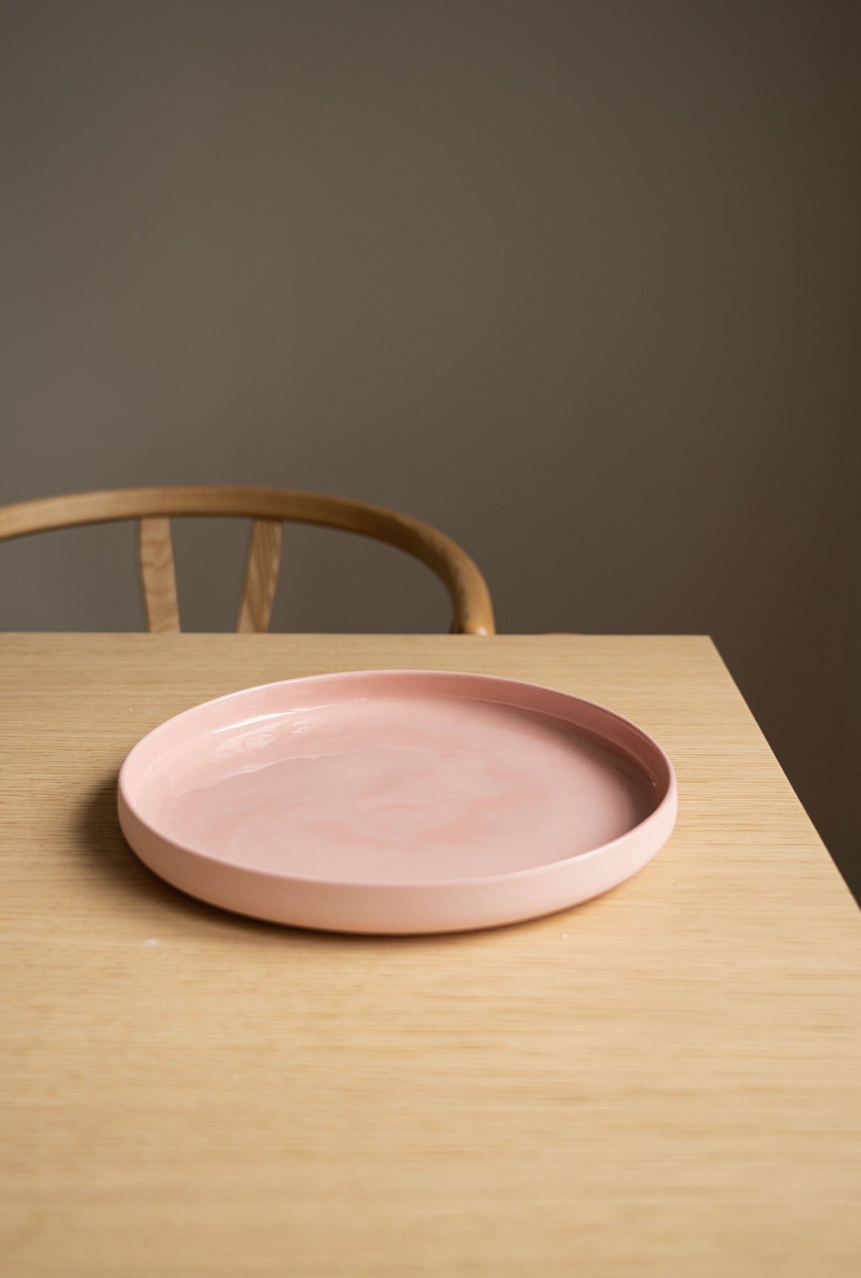 Handmade High-sided Porcelain Dinner Plate. Powder Pink-Parc Decor