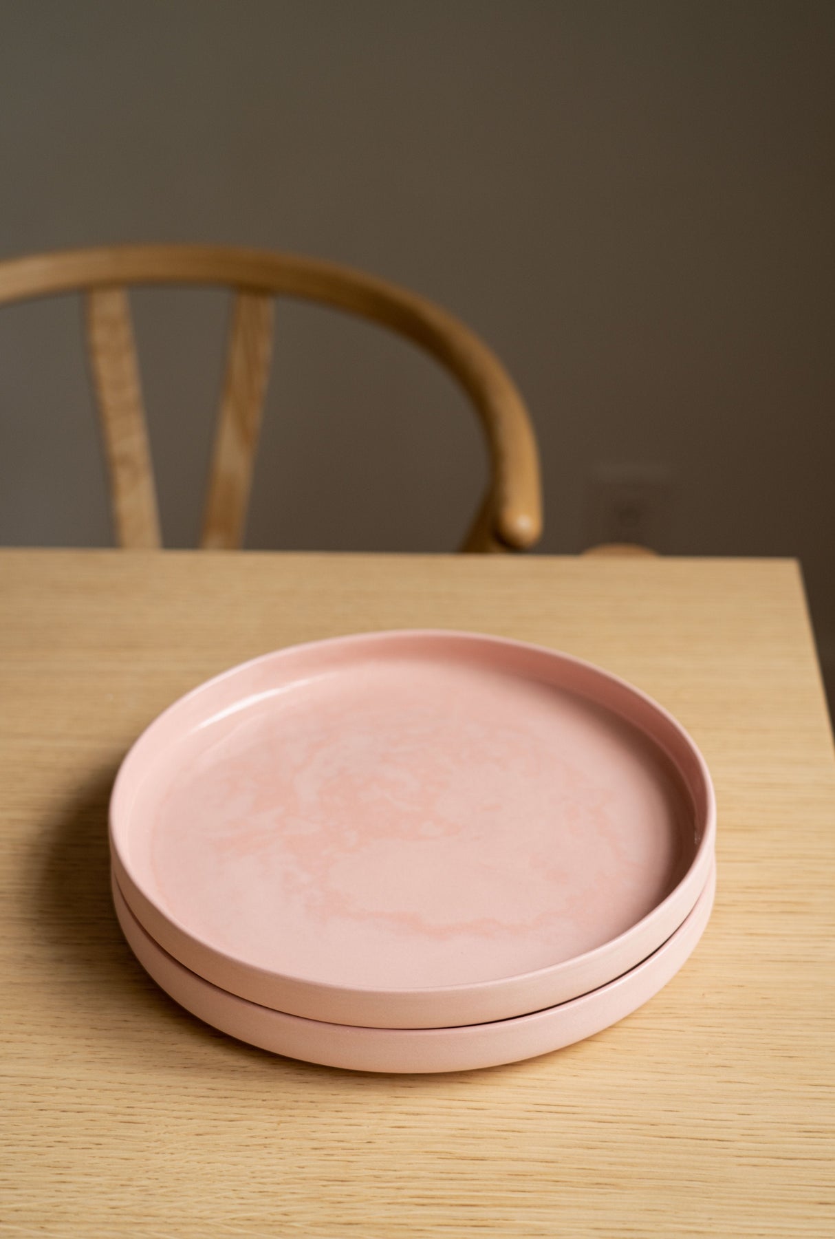 Handmade High-sided Porcelain Dinner Plate. Powder Pink-Parc Decor