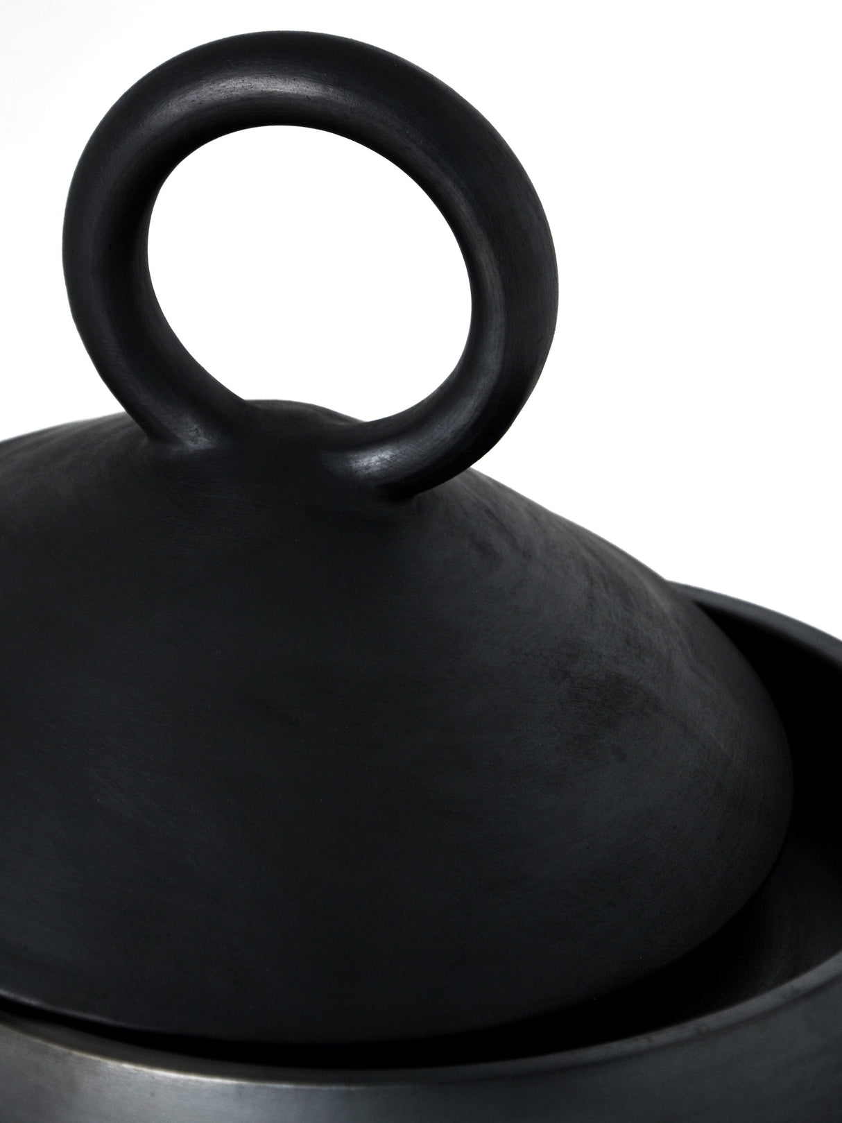 Shallow Serving Bowl with Lid Guculia. Shadow-Parc Decor