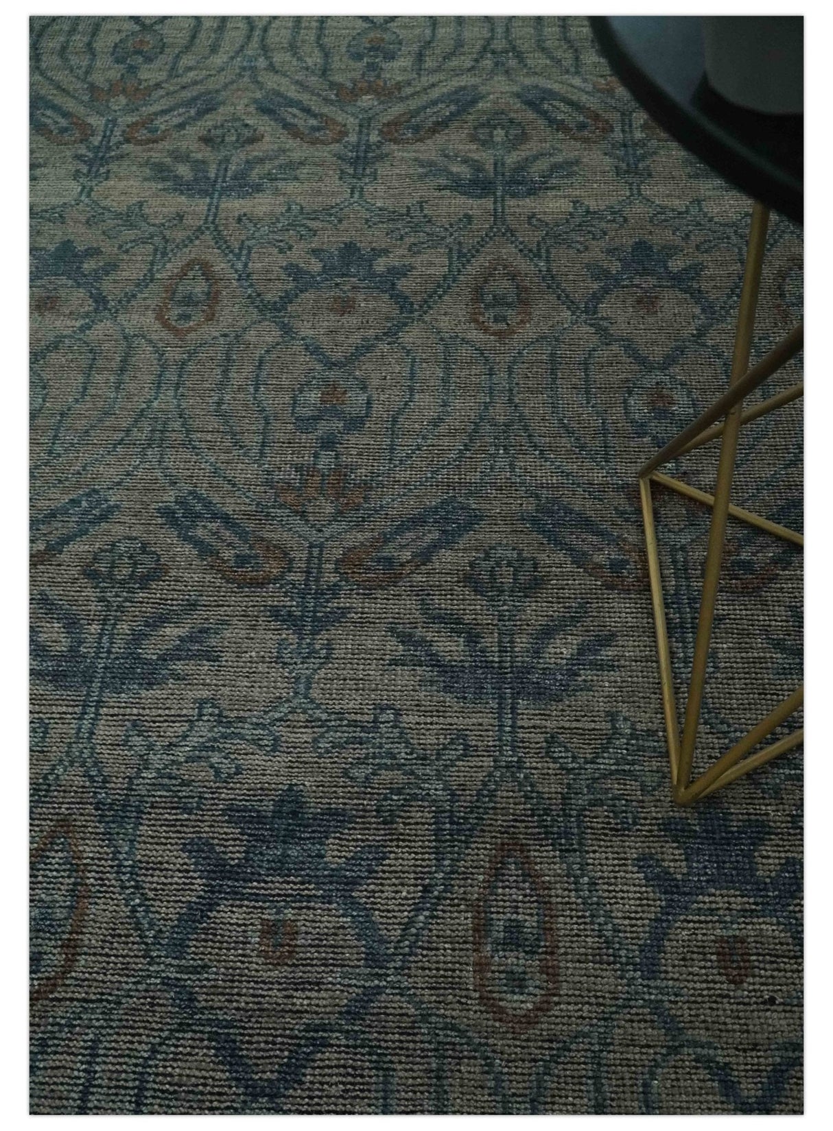 Antique look Gray, Taupe and Gray 8x10 Traditional Design wool Rug