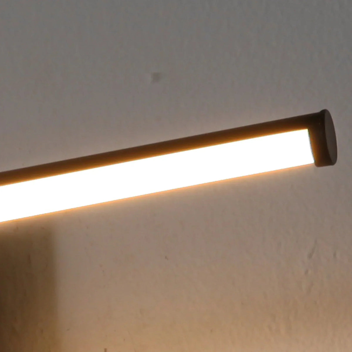 Battery-powered LED Mirror Vanity Light with Remote Control