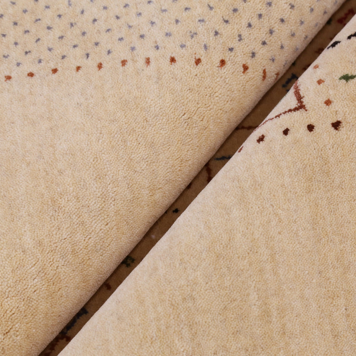 Beige Center Pattern Hand Loomed Wool Area Rug