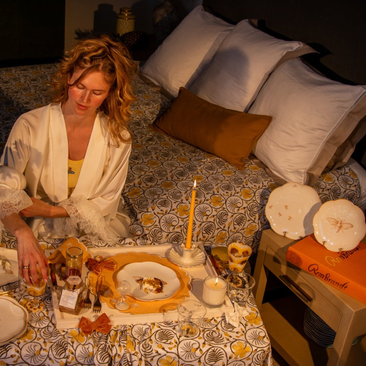 Bumble Homecoming Scalloped Starter Plate - Case of 12 Plates (+3 Bonus Plates)-Starter Plate-Parc Decor