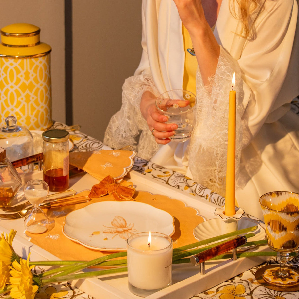 Bumble Homecoming Scalloped Starter Plate - Case of 12 Plates (+3 Bonus Plates)-Starter Plate-Parc Decor