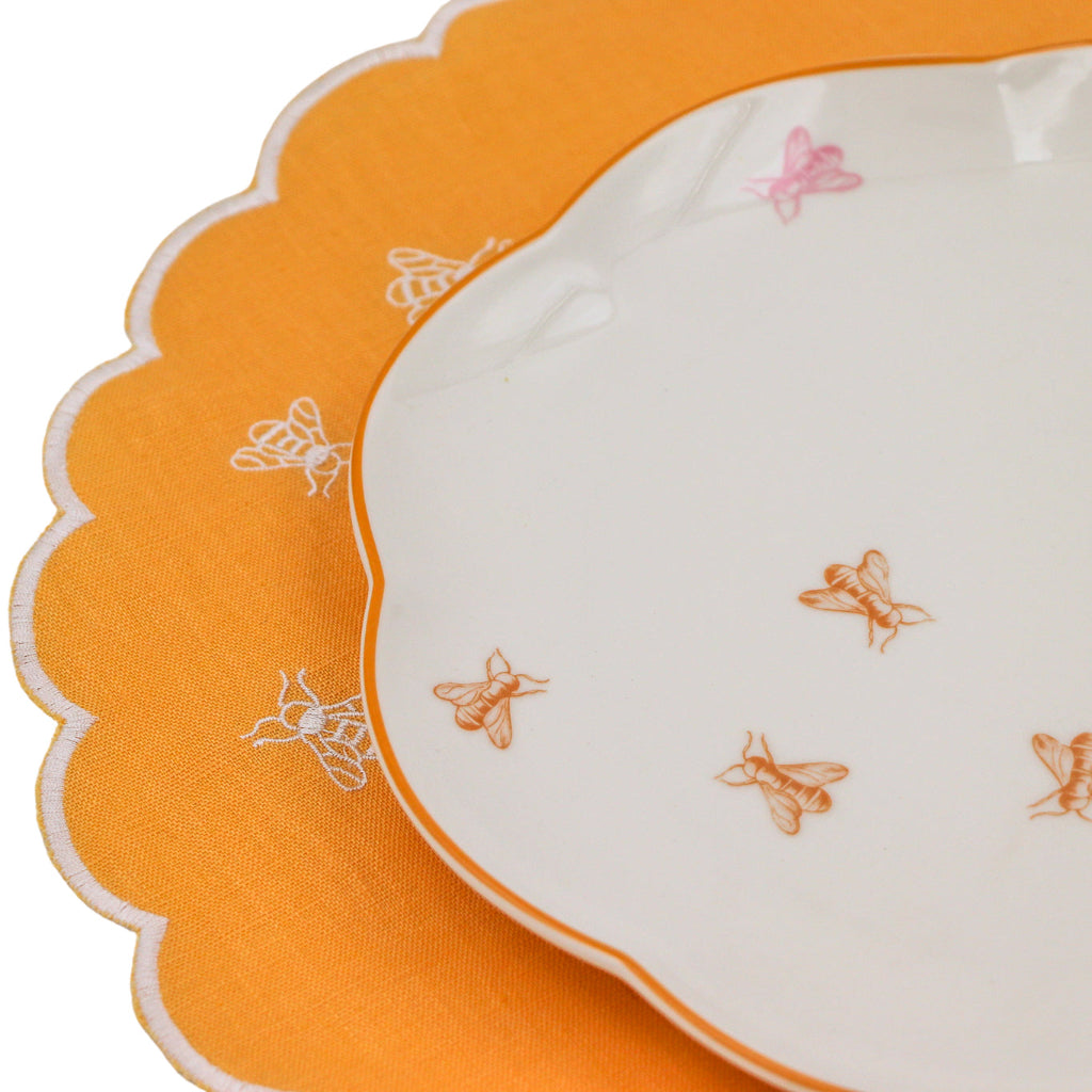 Bumble Voyage Scalloped Ceramic Dinner Plates – Set of 4 (+1 Bonus Plate)