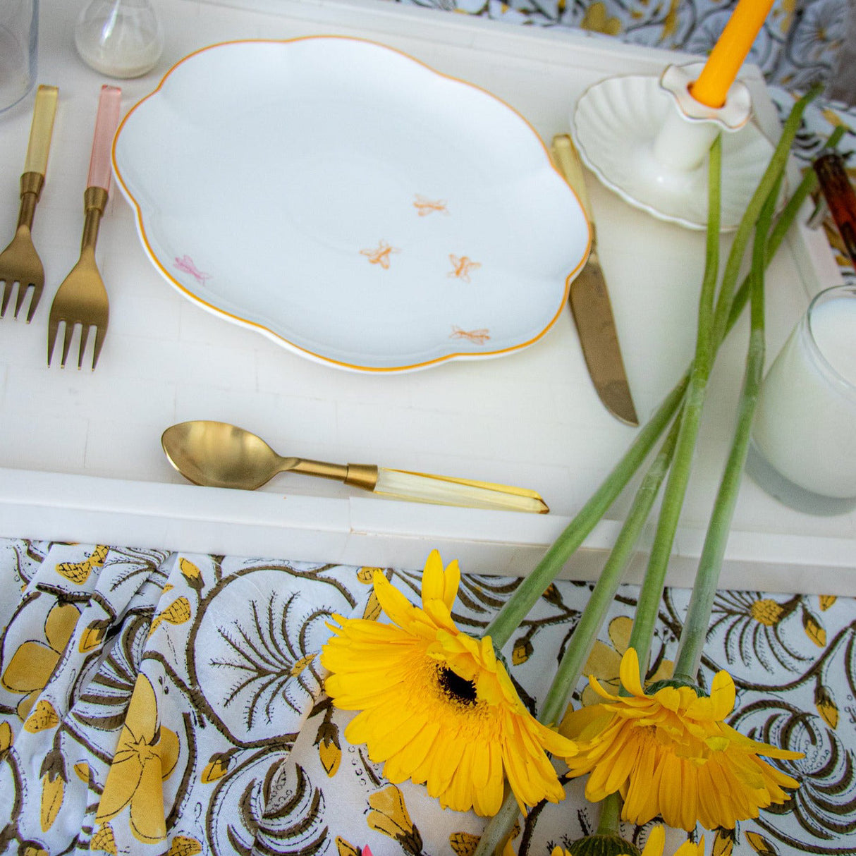 Bumble Voyage Scalloped Dinner Plate - Set of 4 (+1 Bonus Plate)-Dinner Plate-Parc Decor