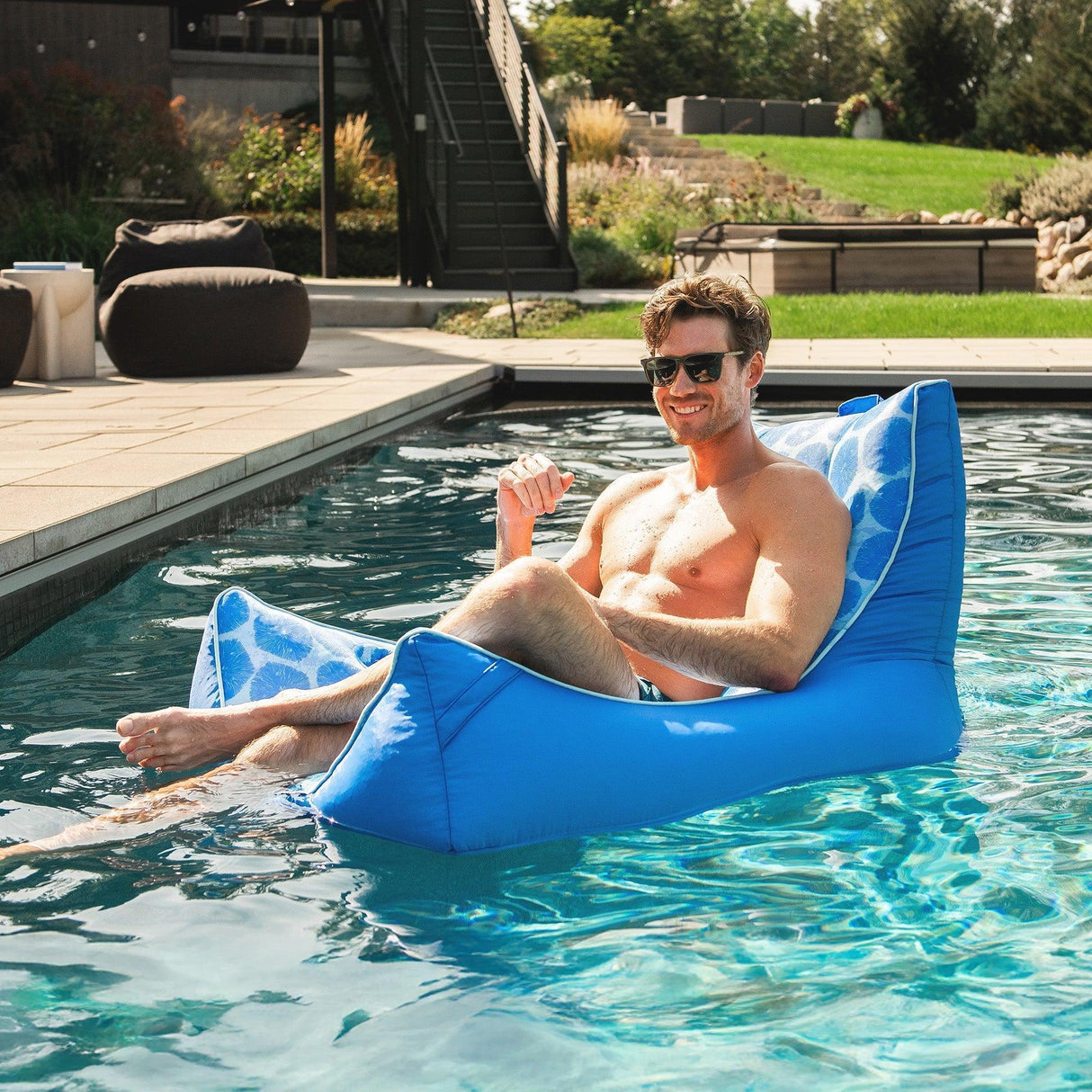 Captain's Float Lounge Chair