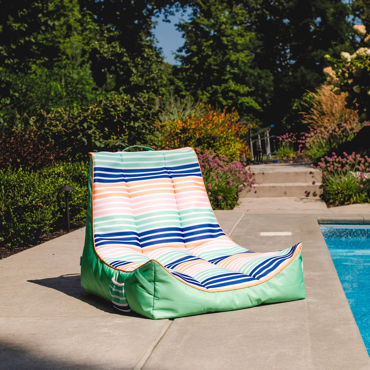 Captain's Float Lounge Chair