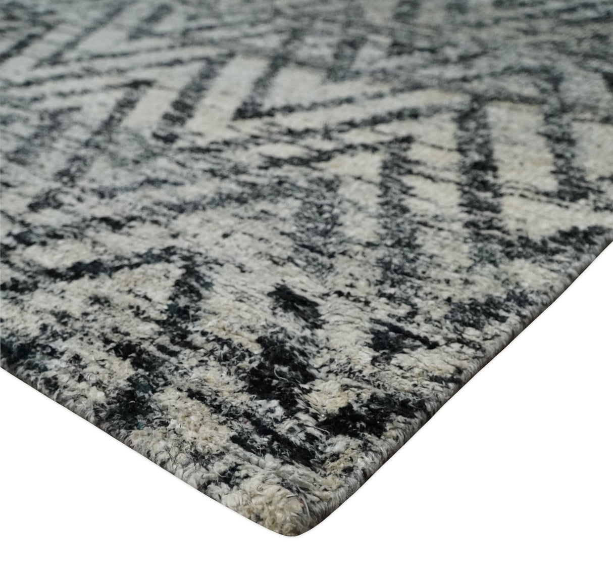Chevron Silver and Black Shaded 5x8 Bamboo Silk Handwoven Area Rug