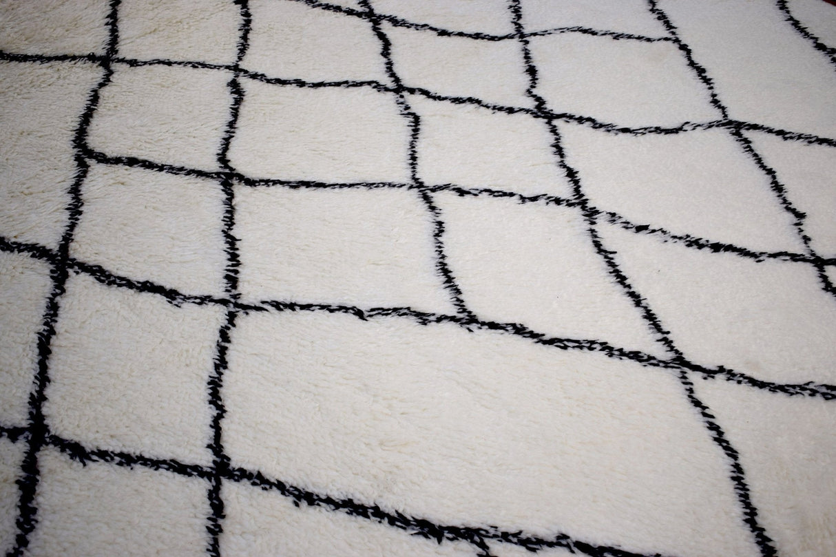 Contemporary Black And White Hand Woven Wool Area Rug