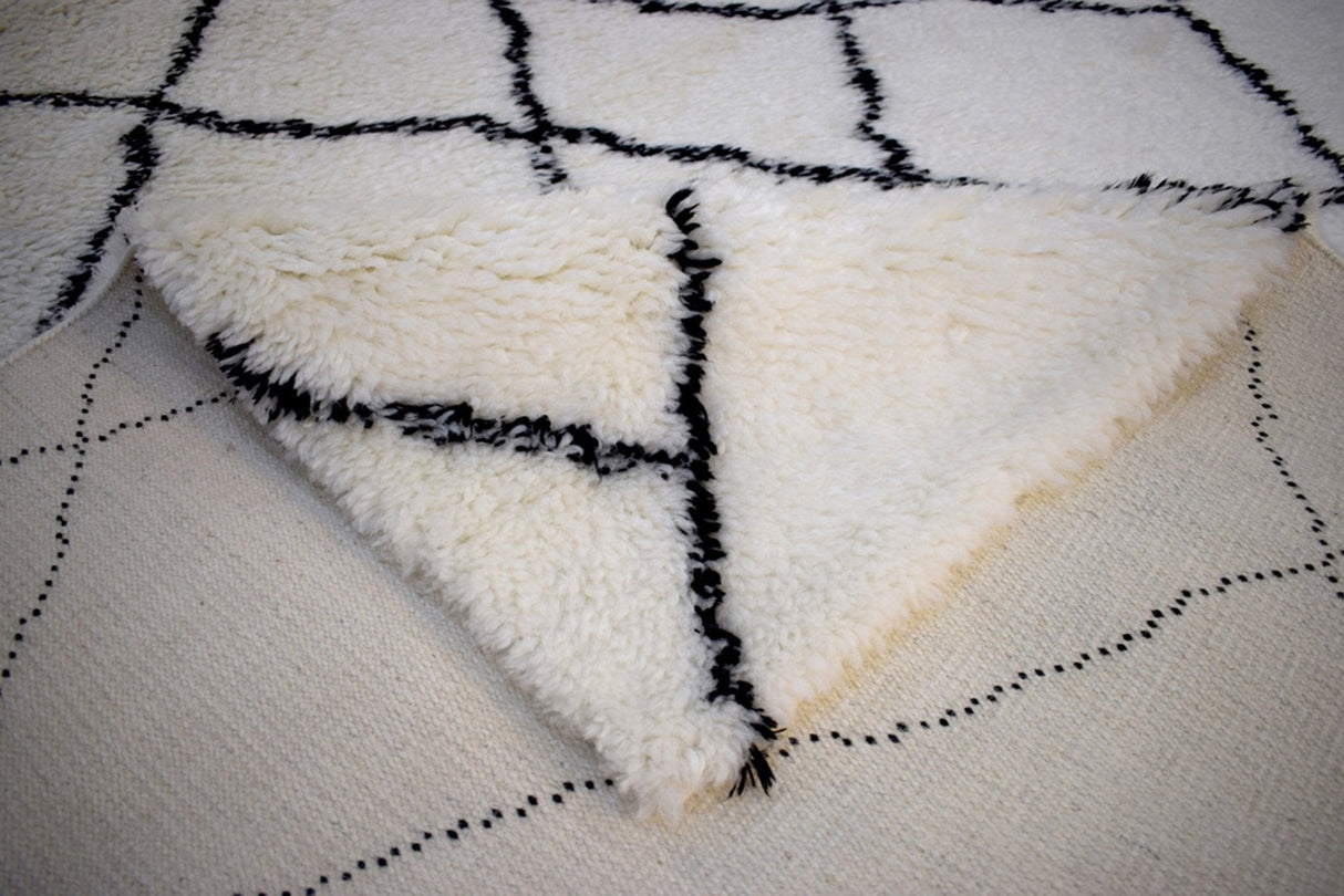 Contemporary Black And White Hand Woven Wool Area Rug