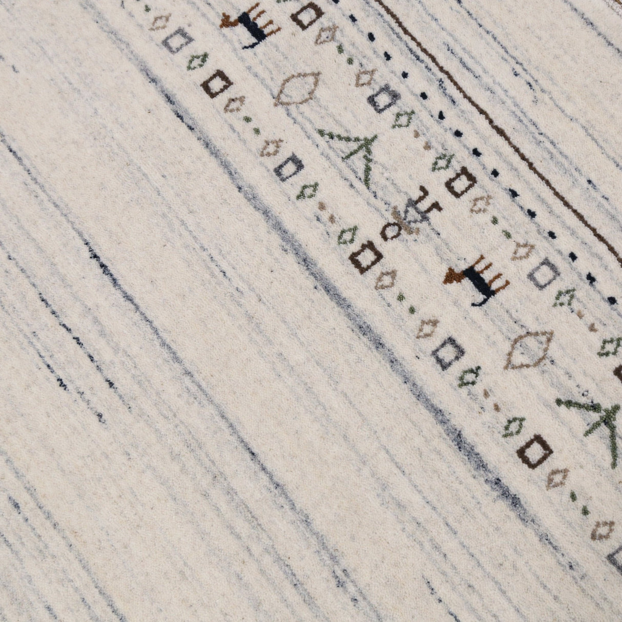Contemporary Ivory Design Hand Loomed Wool Rug
