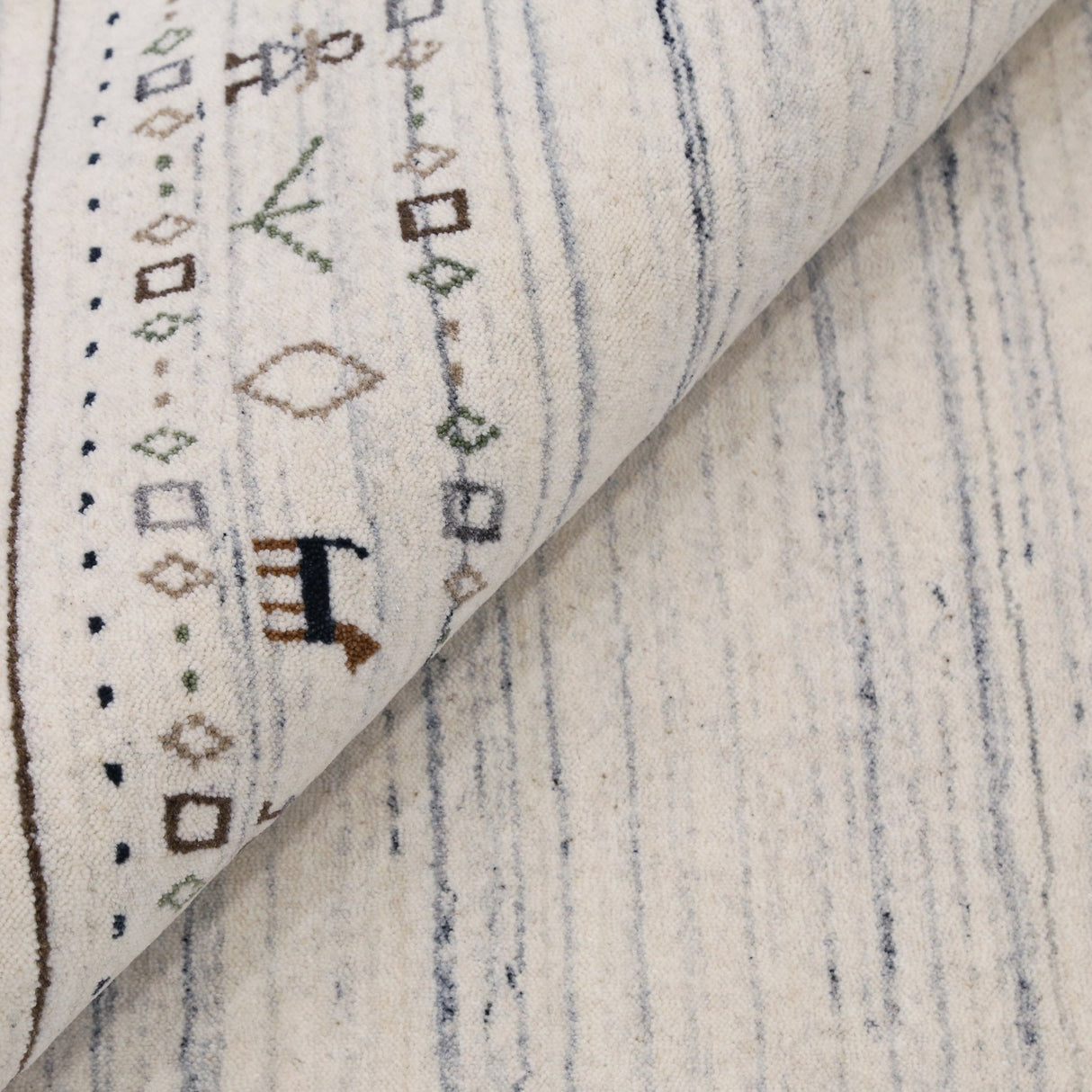 Contemporary Ivory Design Hand Loomed Wool Rug
