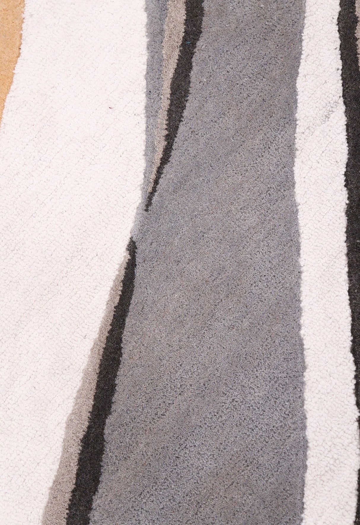 Drifted Ribbon Gray Hand Tufted 5x8 Wool Area Rug