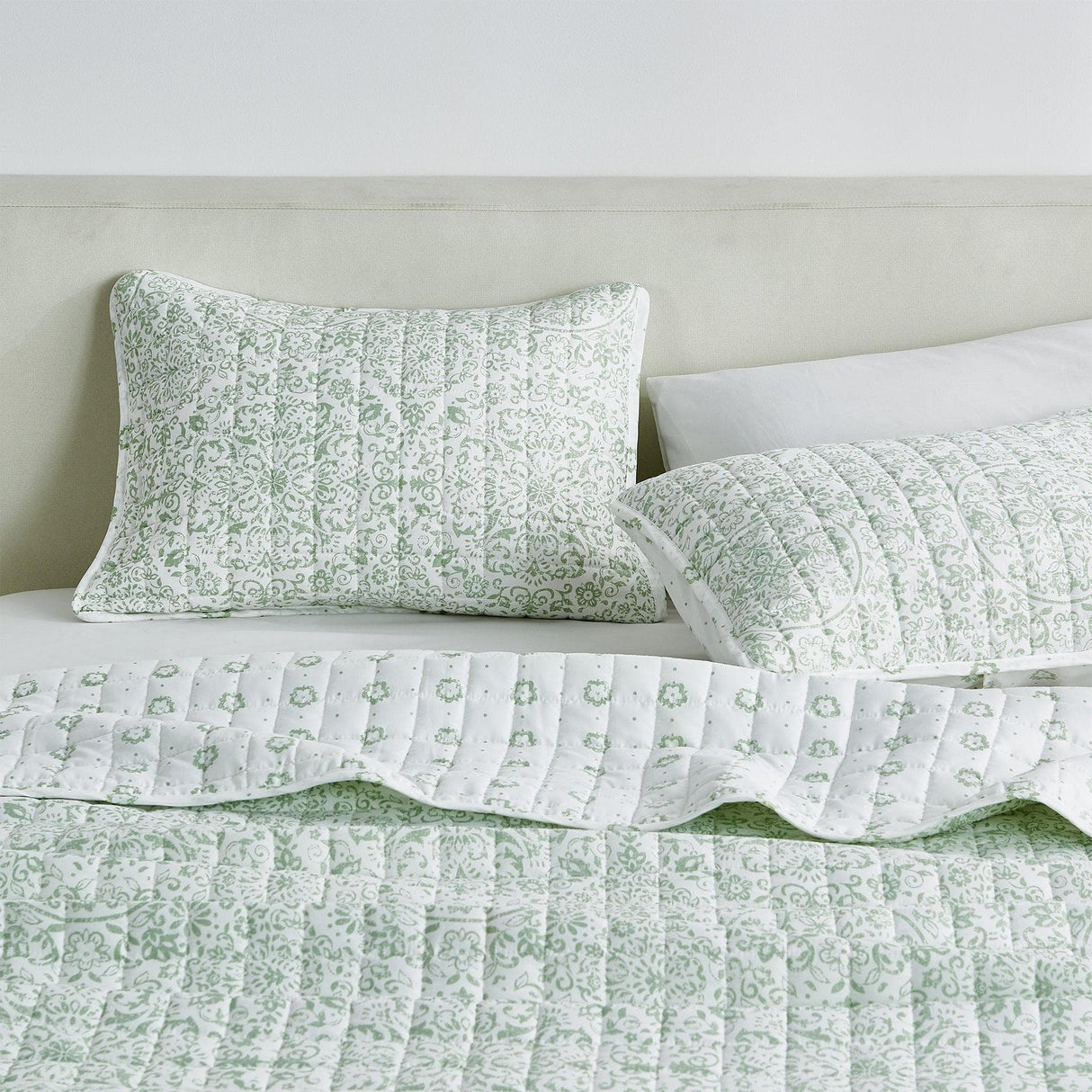 Floral Medallion Printed Microfiber Quilt Set - Kaleigh Collection-Quilts & Comforters-Parc Decor