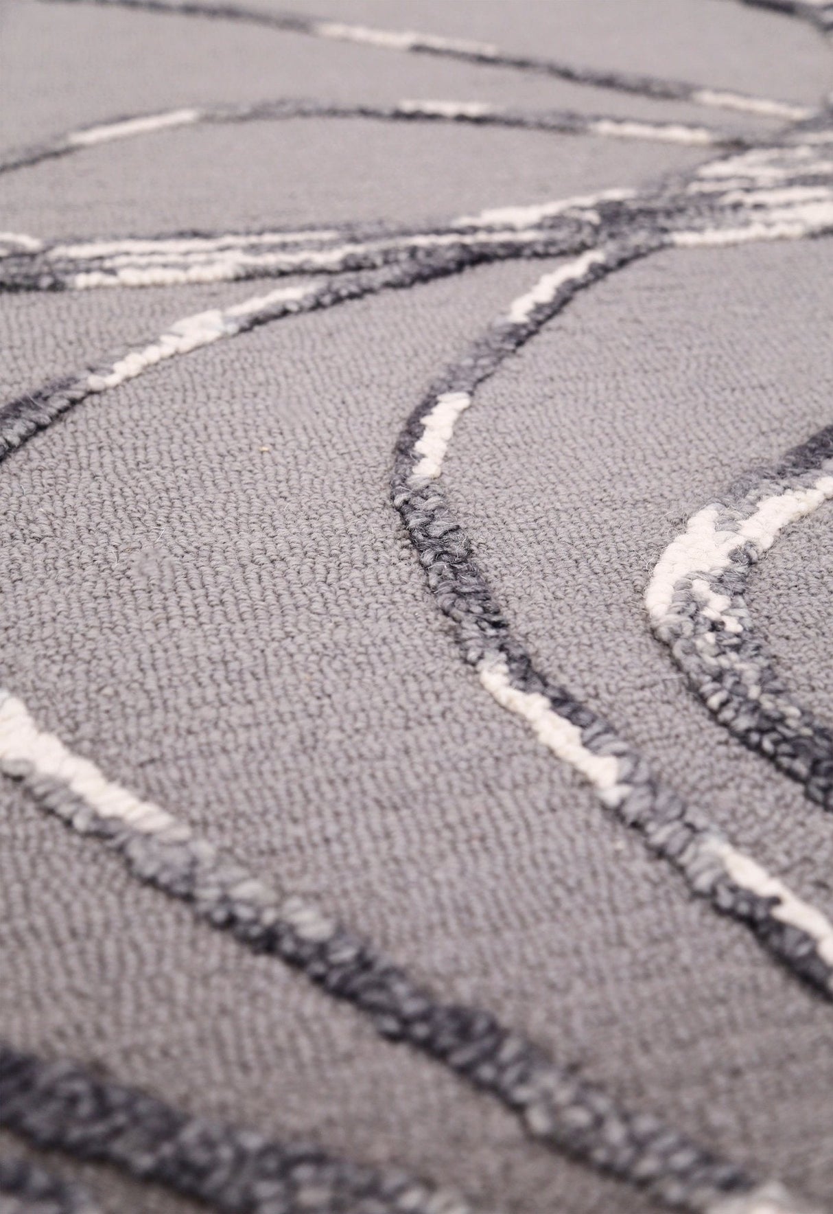 Gem Curved Stripes Gray Hand Tufted 5x5 Wool Area Rug