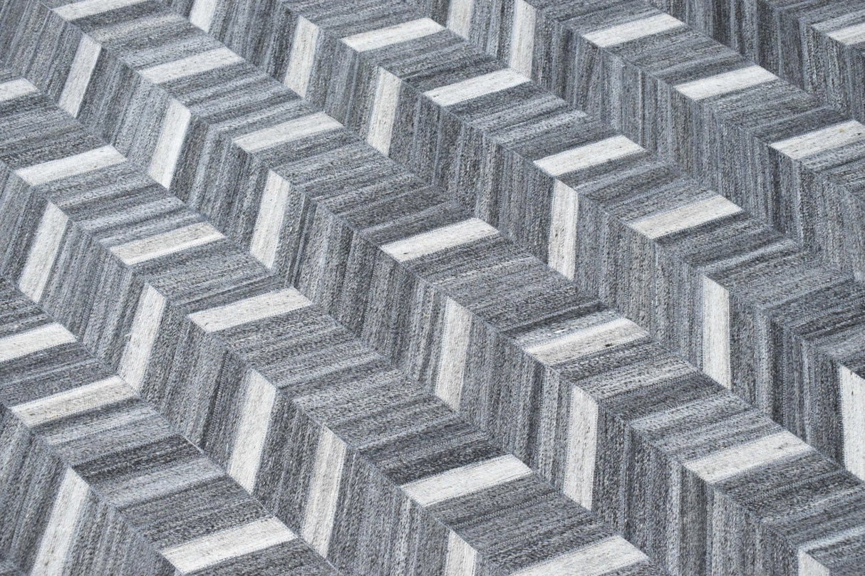Handmade 5x8 Gray and Ivory Chevron Viscose Area Rug