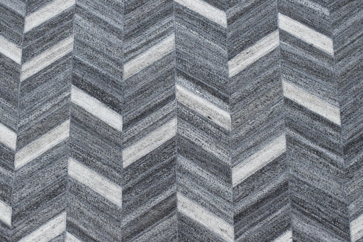 Handmade 5x8 Gray and Ivory Chevron Viscose Area Rug