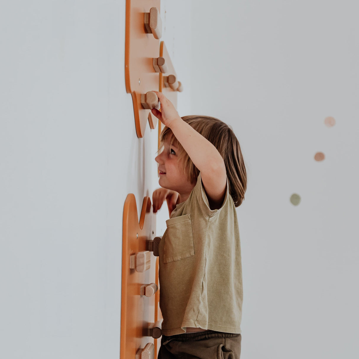 Indoor Rock Wall with Cloud-Shaped Panels & Wooden Climbing Holds for Kids 3-10-Climbing Set-Parc Decor