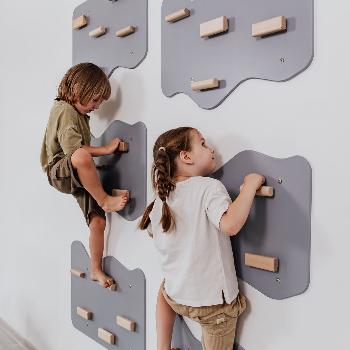 Indoor Rock Wall with Cloud-Shaped Panels & Wooden Climbing Holds for Kids 3-10-Climbing Set-Parc Decor