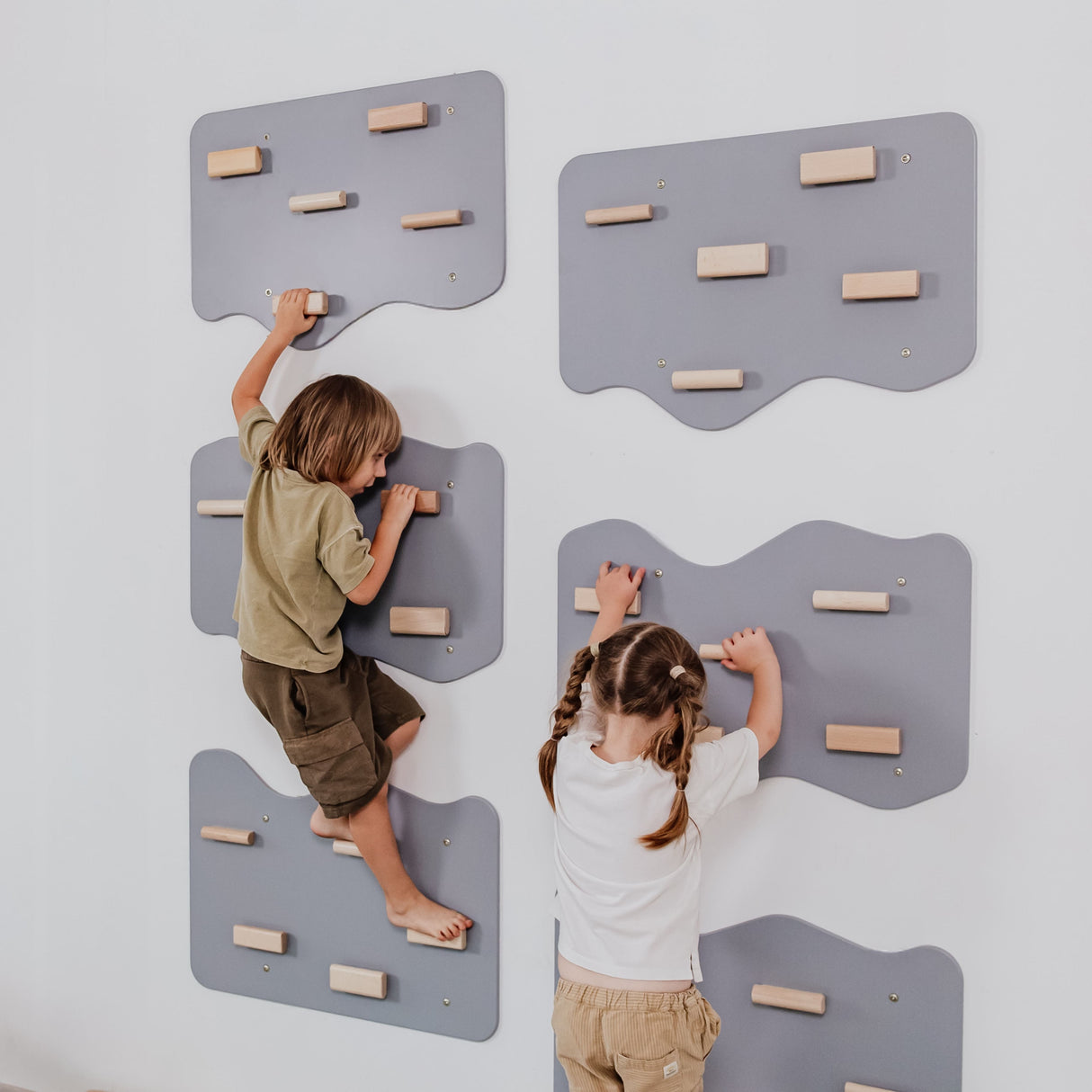 Indoor Rock Wall with Cloud-Shaped Panels & Wooden Climbing Holds for Kids 3-10-Climbing Set-Parc Decor
