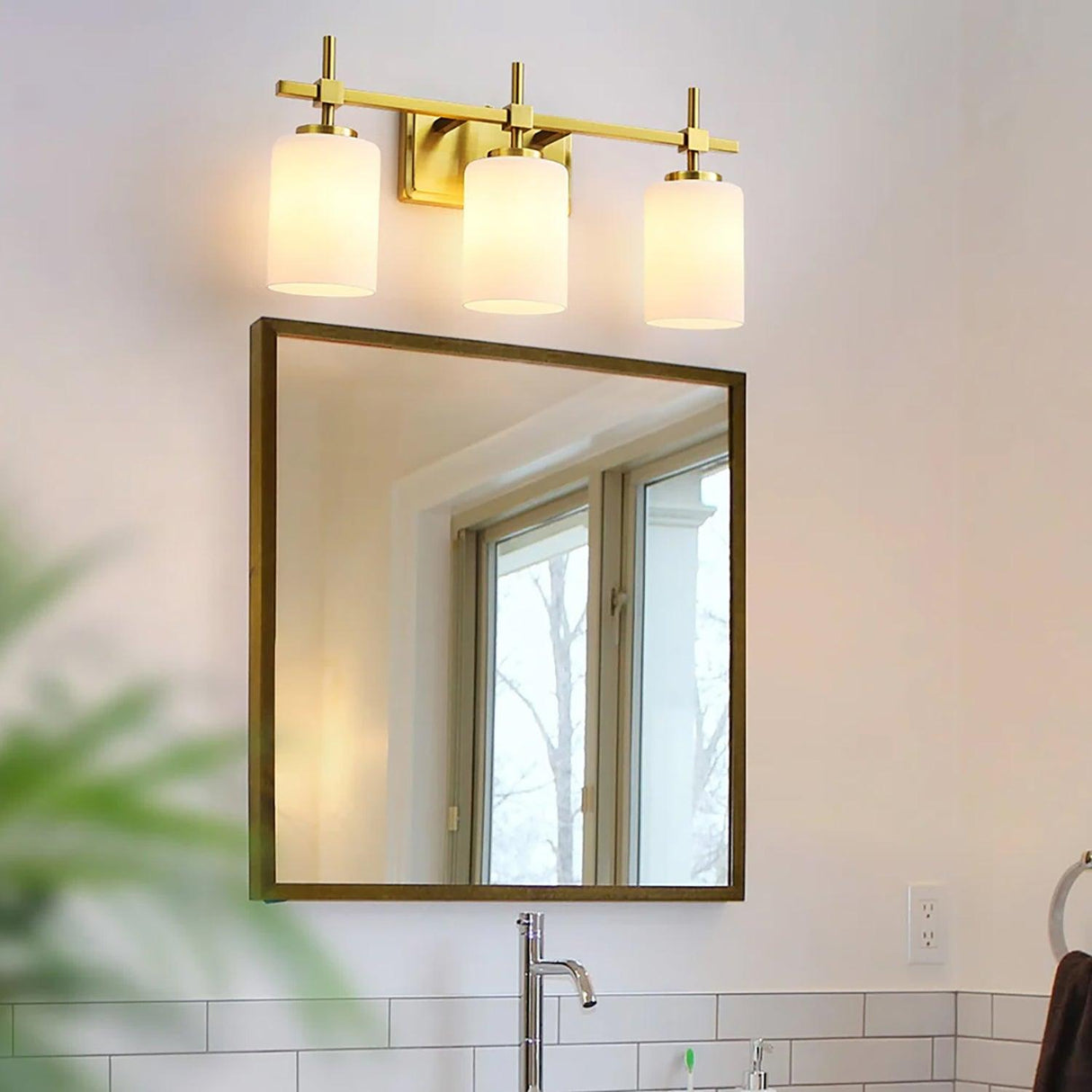 Jasper Gold Modern Frosted Glass 3-Light Bathroom Vanity Light-壁灯-Parc Decor