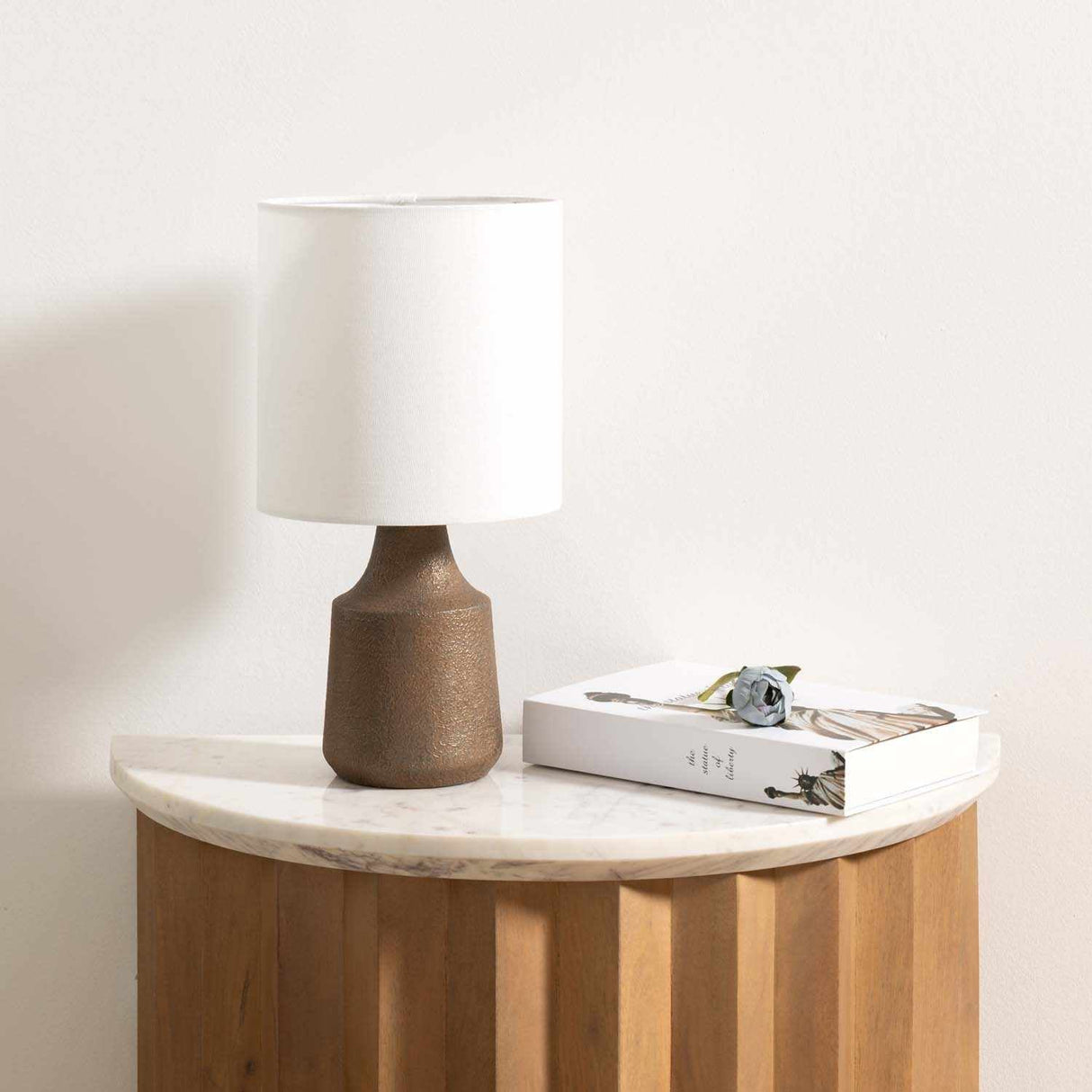 Kumlu Ribbed Ceramic White Table Lamp-Lighting-Parc Decor