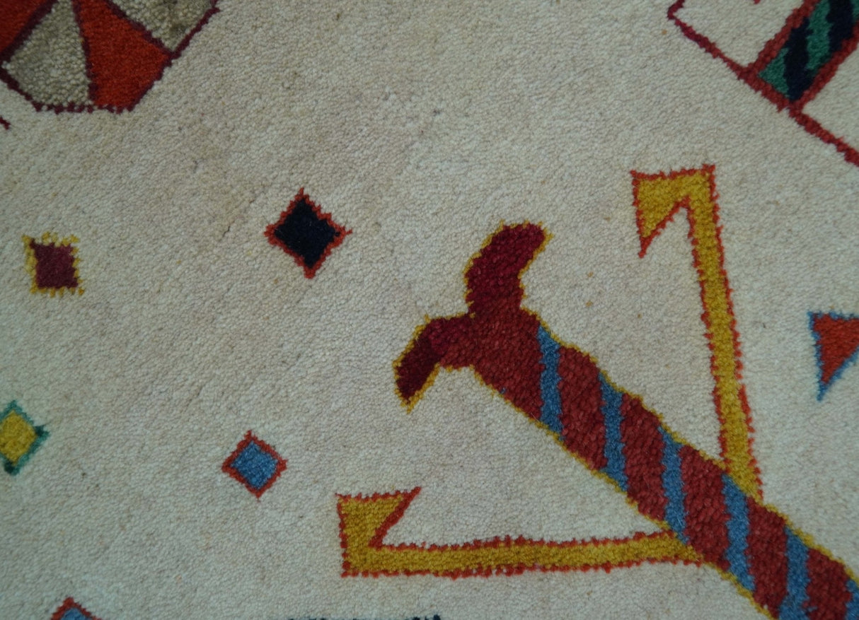 Lori Gabbeh Design Ivory 8x11.7 Hand Knotted wool Area Rug