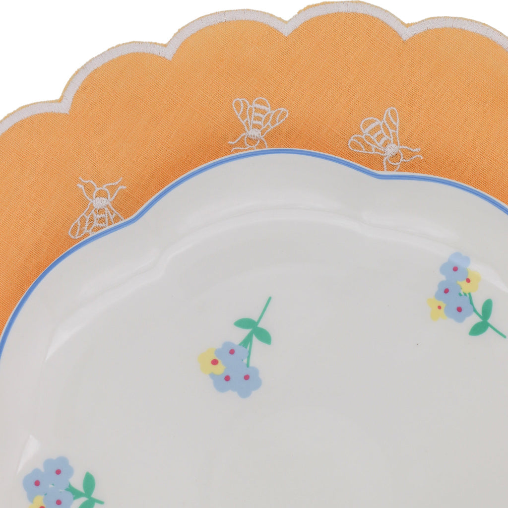 Meadow Flora Scalloped Ceramic Dinner Plates – Set of 4 (+1 Bonus Plate)
