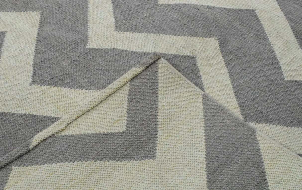 Modern Chevron Gray and Beige Dhurrie Wool Polyester 5x8 Rug