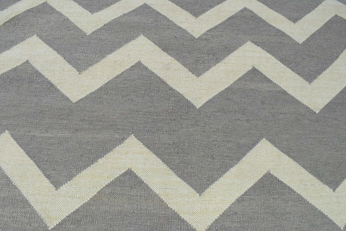 Modern Chevron Gray and Beige Dhurrie Wool Polyester 5x8 Rug