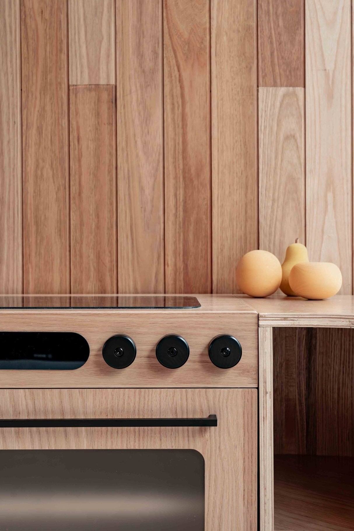 Oak Fluted Play Oven ā Montessori Wooden Toy Kitchen