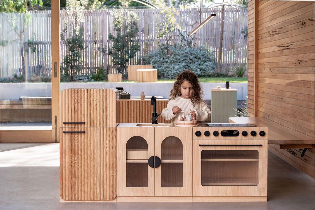 Oak Fluted Play Oven ā Montessori Wooden Toy Kitchen