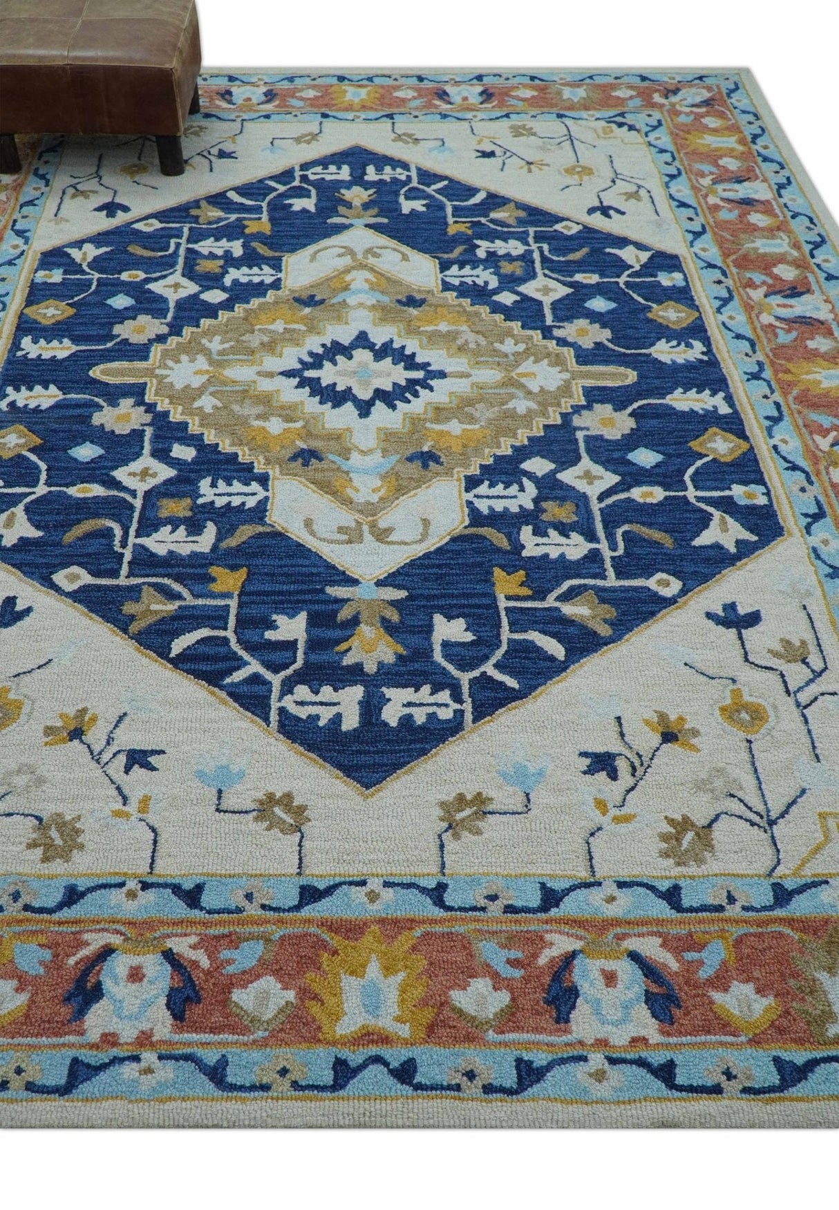 Ollie Traditional Blue And Ivory Hand Tufted Wool Rug