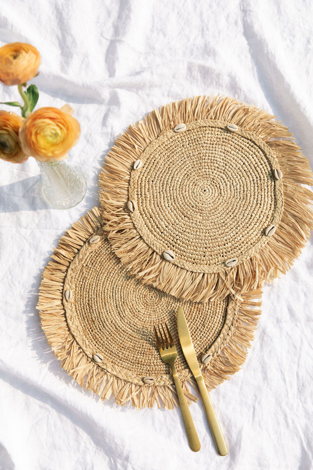 Round natural raffia tabletop with fringes, Woven raffia Placemat-table top-Parc Decor