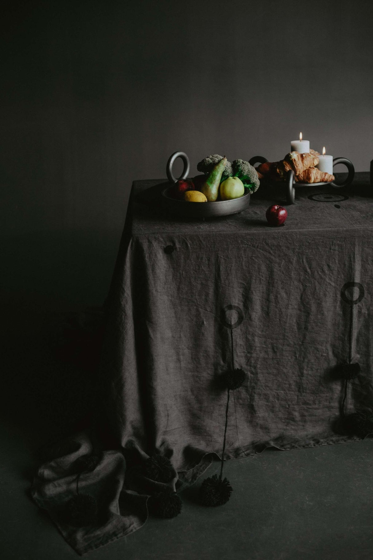 Shallow Serving Bowl with Lid Guculia. Shadow