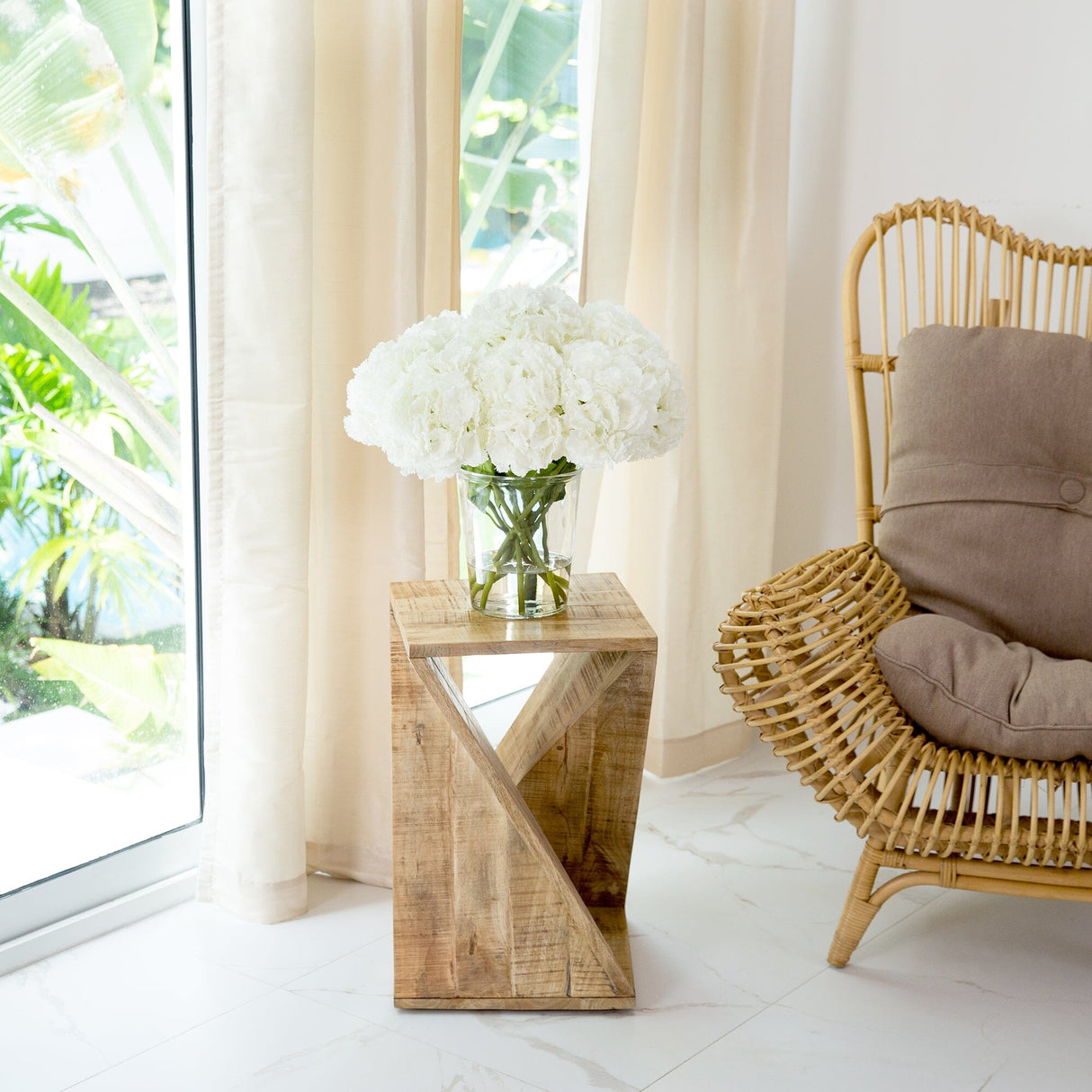 Signature Collection 18” Blooming Hydrangea Artificial Arrangement in Glass Vase-Arrangement-Parc Decor