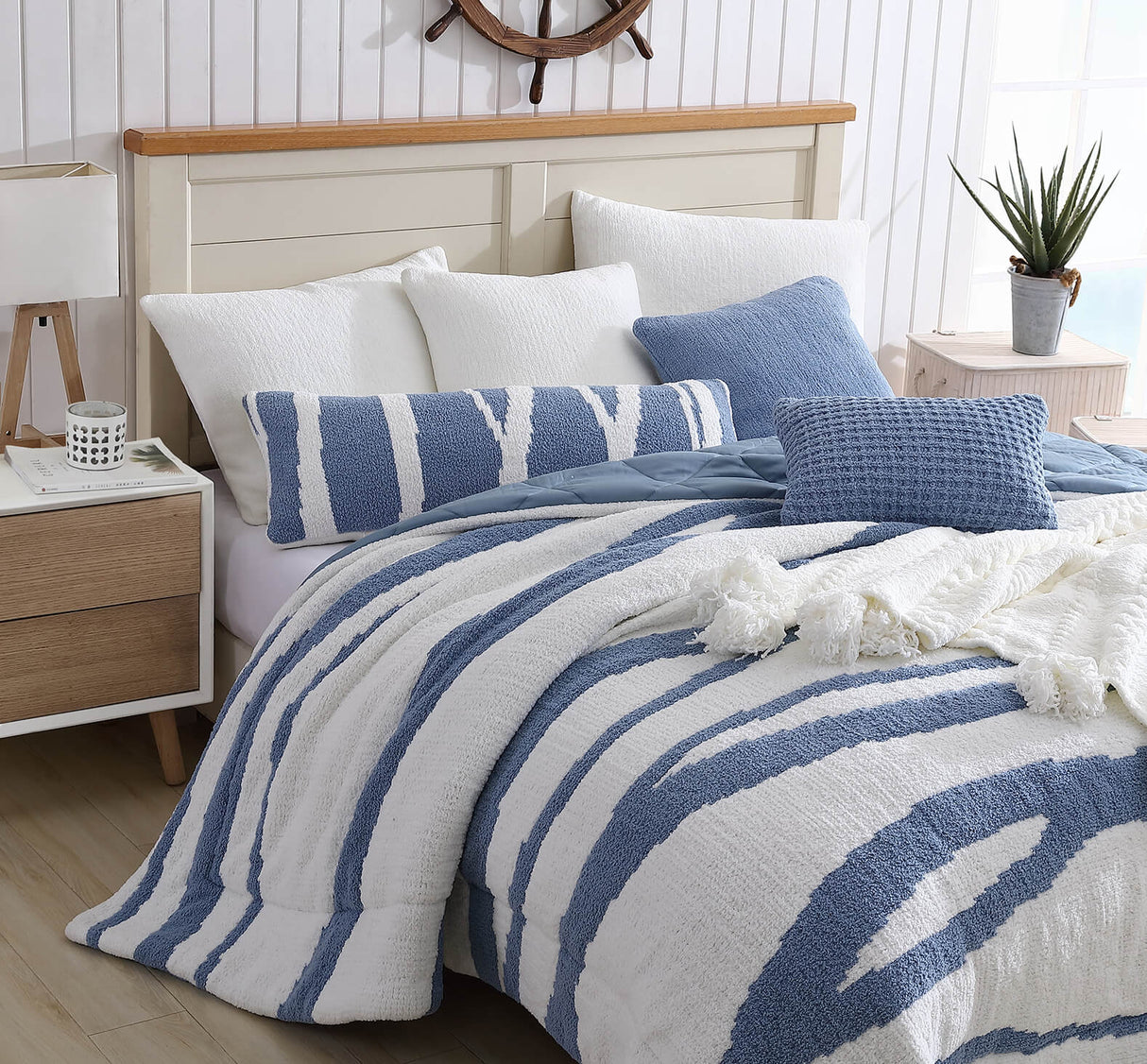 Snug Throw Pillow-Pillows-Parc Decor