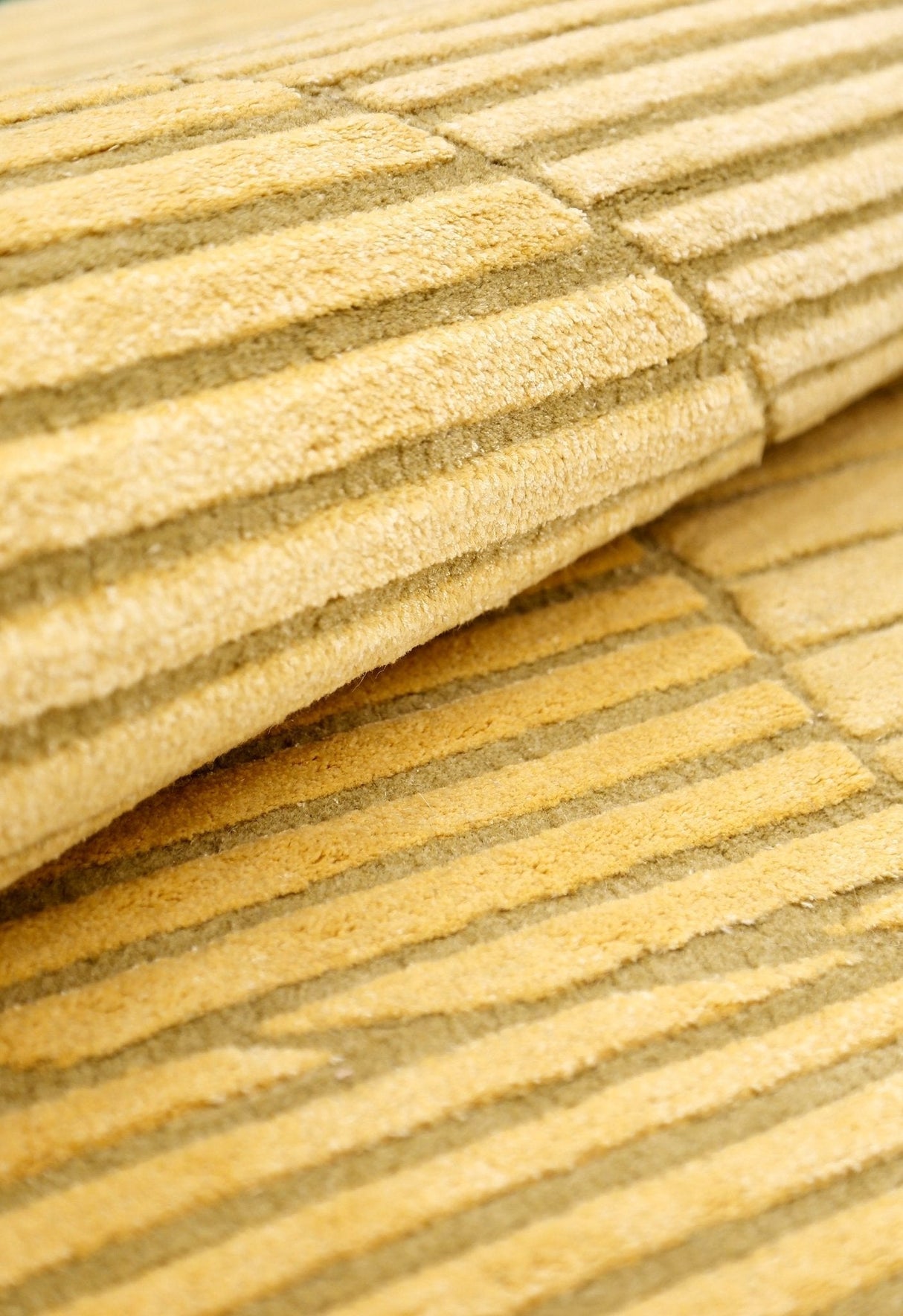 Stone Modern Style Yellow Hand Tufted 5x7 Wool Area Rug