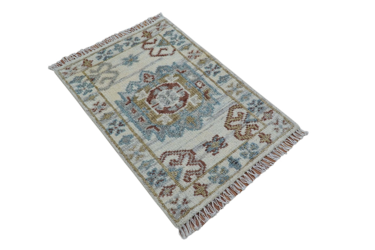 Traditional Design Ivory Hand knotted 2x3 Wool Area Rug