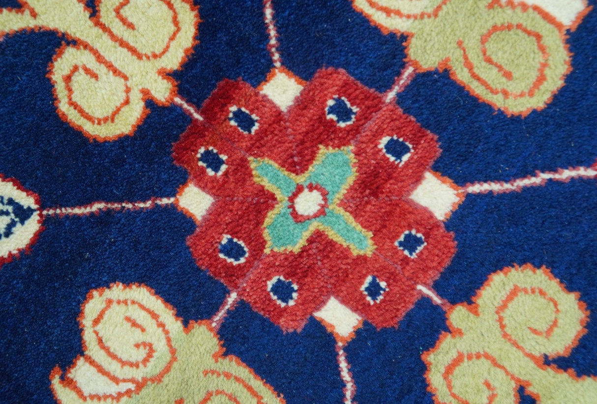 Traditional Floral Design Blue And Red 8x11 Hand Knotted wool Area Rug