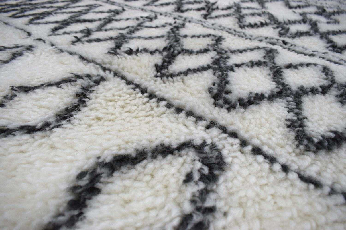 Traditional Hand Made Moroccan Design Black And White Wool 4x6 Area Rug