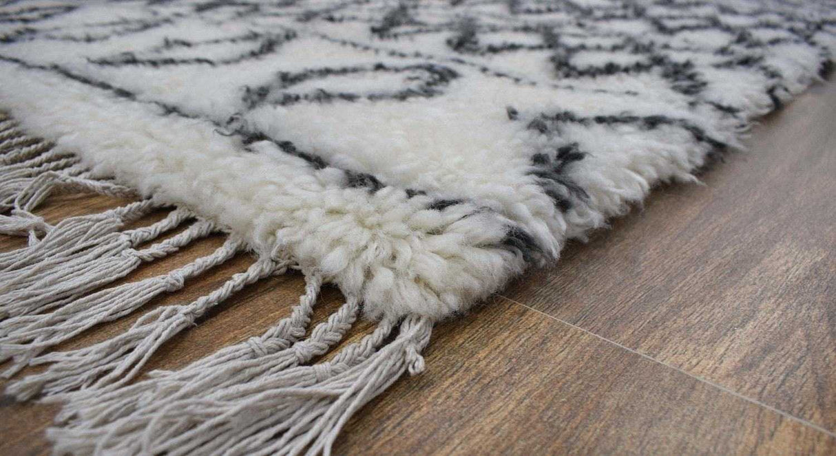 Traditional Hand Made Moroccan Design Black And White Wool 4x6 Area Rug